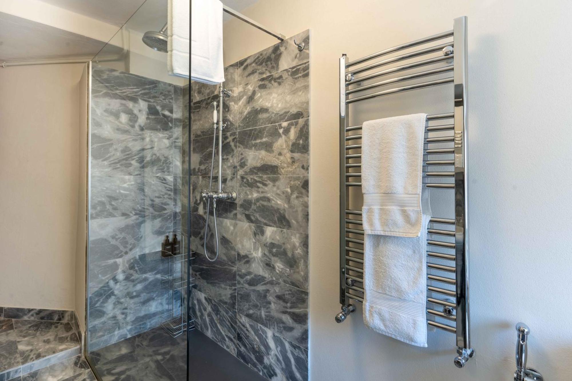 Luxury Apartment Angelio Barga Buitenkant foto